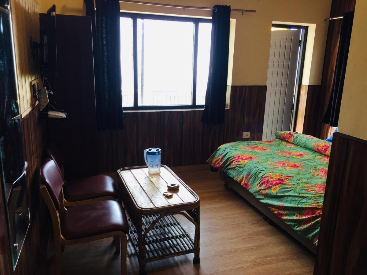 Hotel Prem G, Массури Экстерьер фото