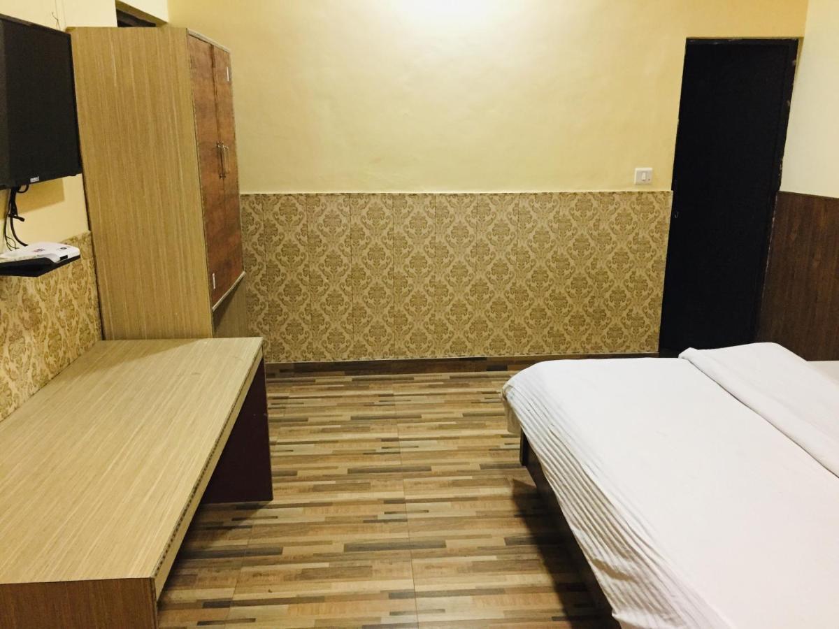 Hotel Prem G, Массури Экстерьер фото