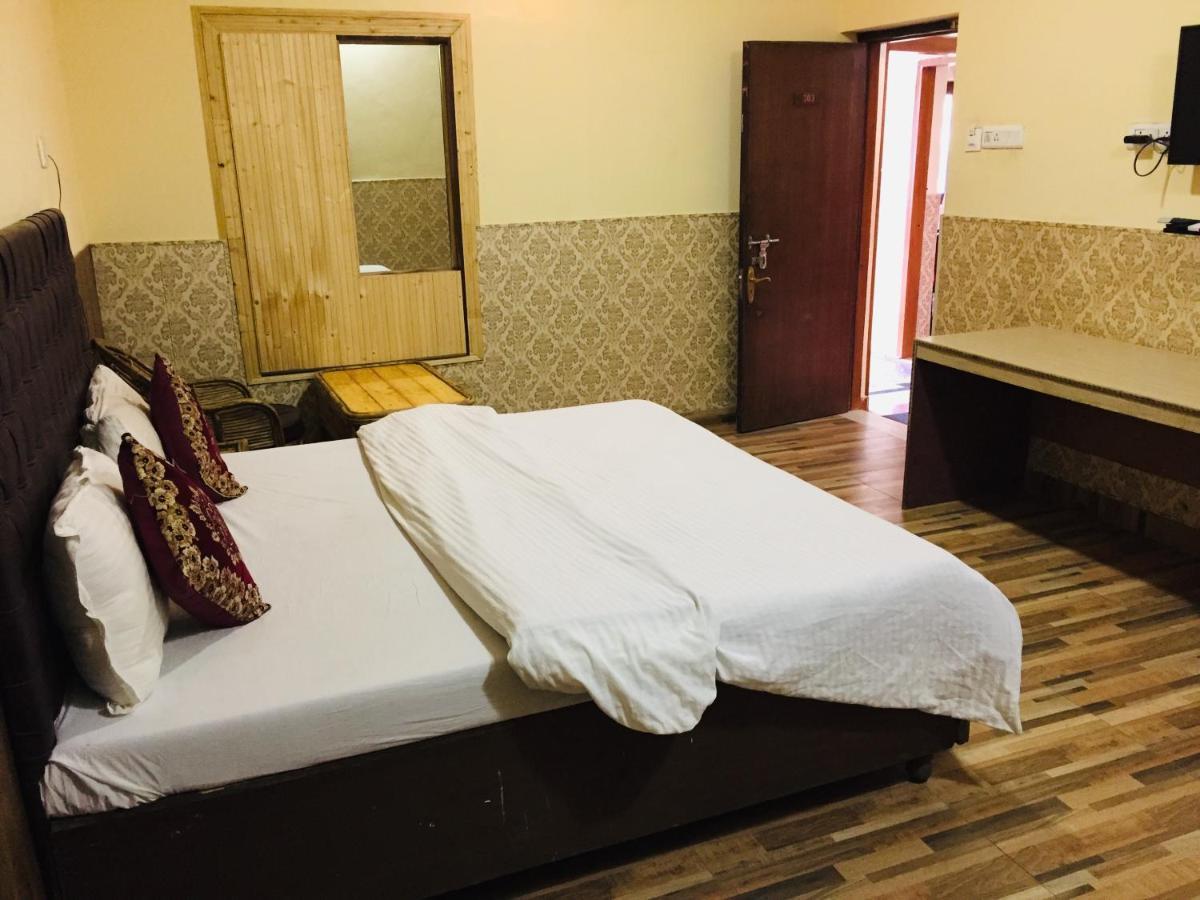 Hotel Prem G, Массури Экстерьер фото